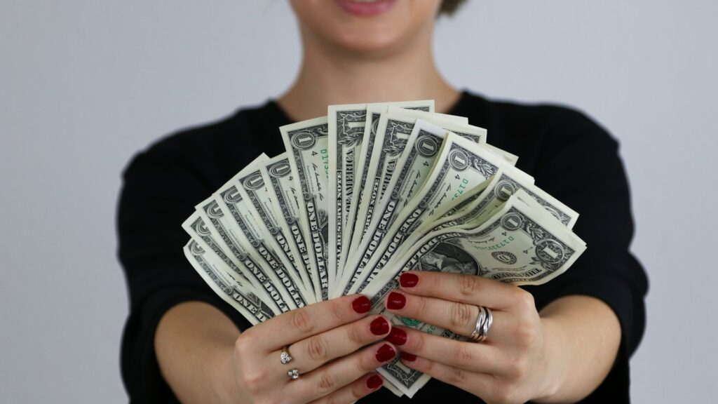 10 Expert Tips to Transform Your Relationship with Money in 2025